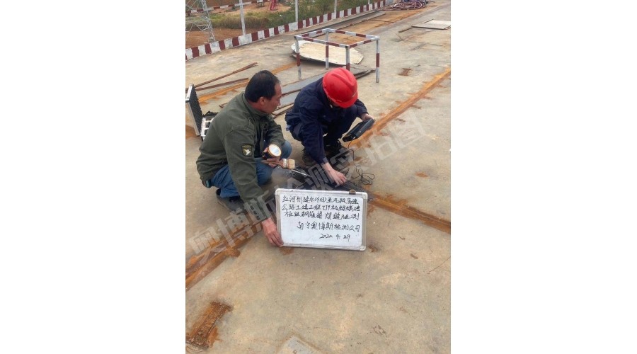 云南，紅河州建水至元陽高速公路土建工程，螞蝗塘匝道鋼箱梁焊縫檢測現(xiàn)場作業(yè)